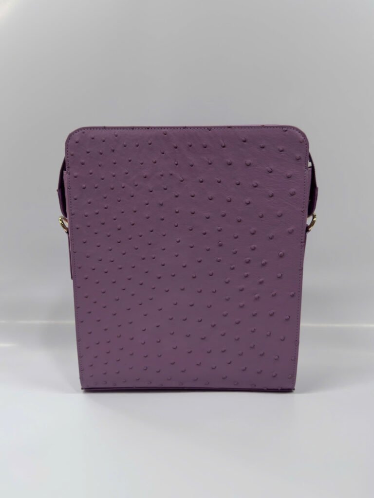 [Handcrafted Luxury] Túi Messenger Da Đà Điểu – Sự Kết Hợp Hoàn Hảo Giữa Nghệ Thuật & Tiện Nghi