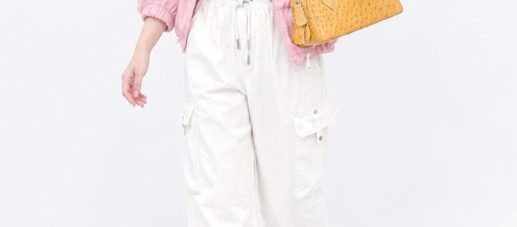 Phối Đồ Streetwear Đột Phá Cùng Túi Da Đà Điểu Dáng Trống Kẹp Nách: Khi Da Exotic Gặp Gỡ Thời Trang Giới Trẻ Phối Đồ Streetwear Đột Phá Cùng Túi Da Đà Điểu Dáng Trống Kẹp Nách: Khi Da Exotic Gặp Gỡ Thời Trang Giới Trẻ